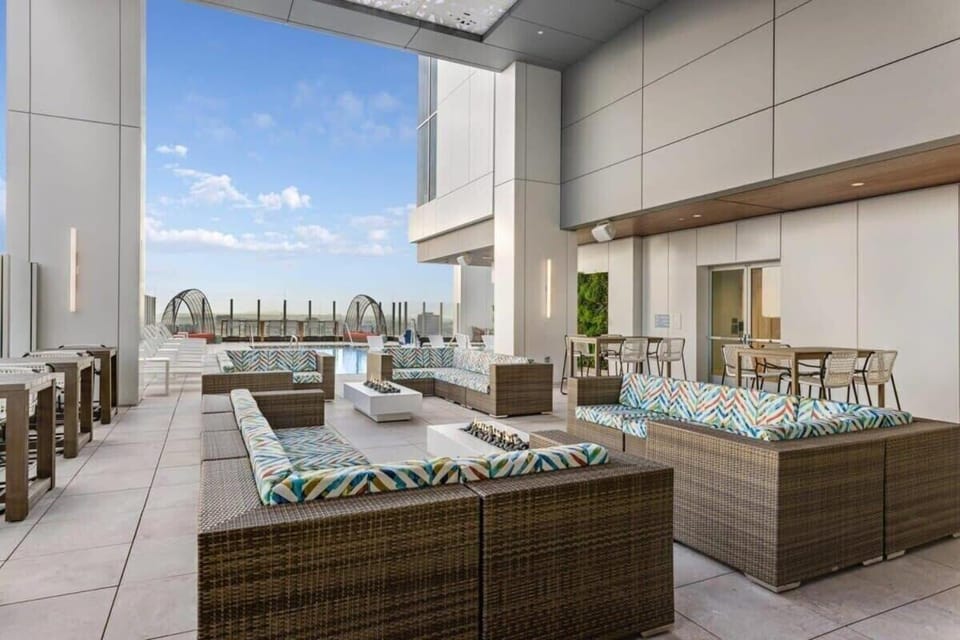 Downtown Atl 1BR Full Kitchen and City View Apartment in Atlanta