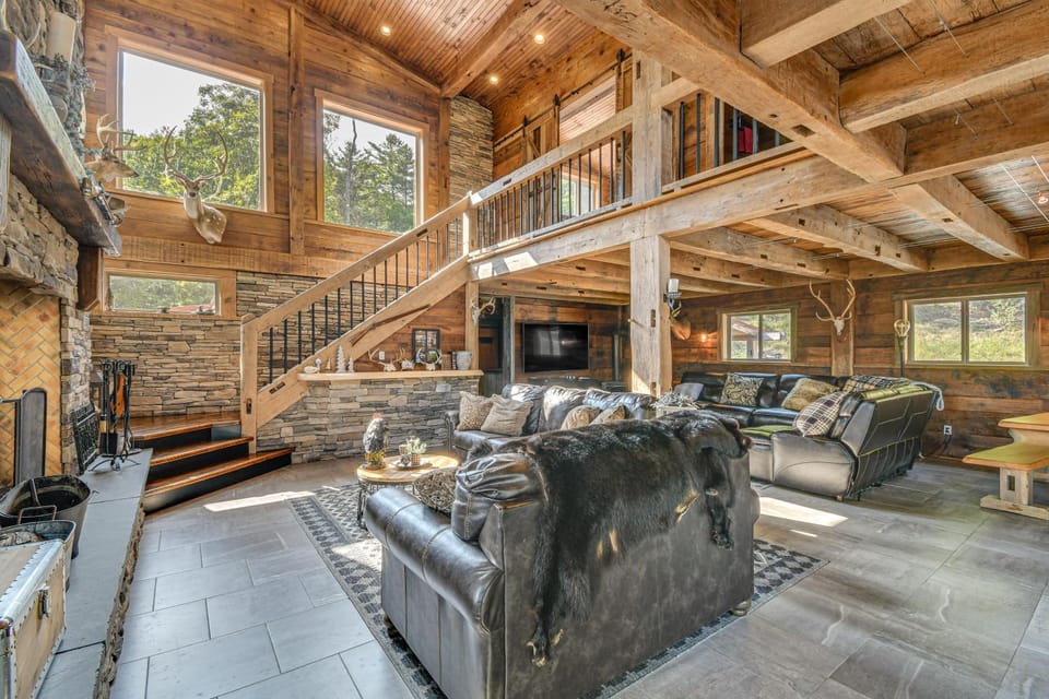 Luxe Cabin Compound 4 Mi to Cameron State Forest! Cabin in Pennsylvania