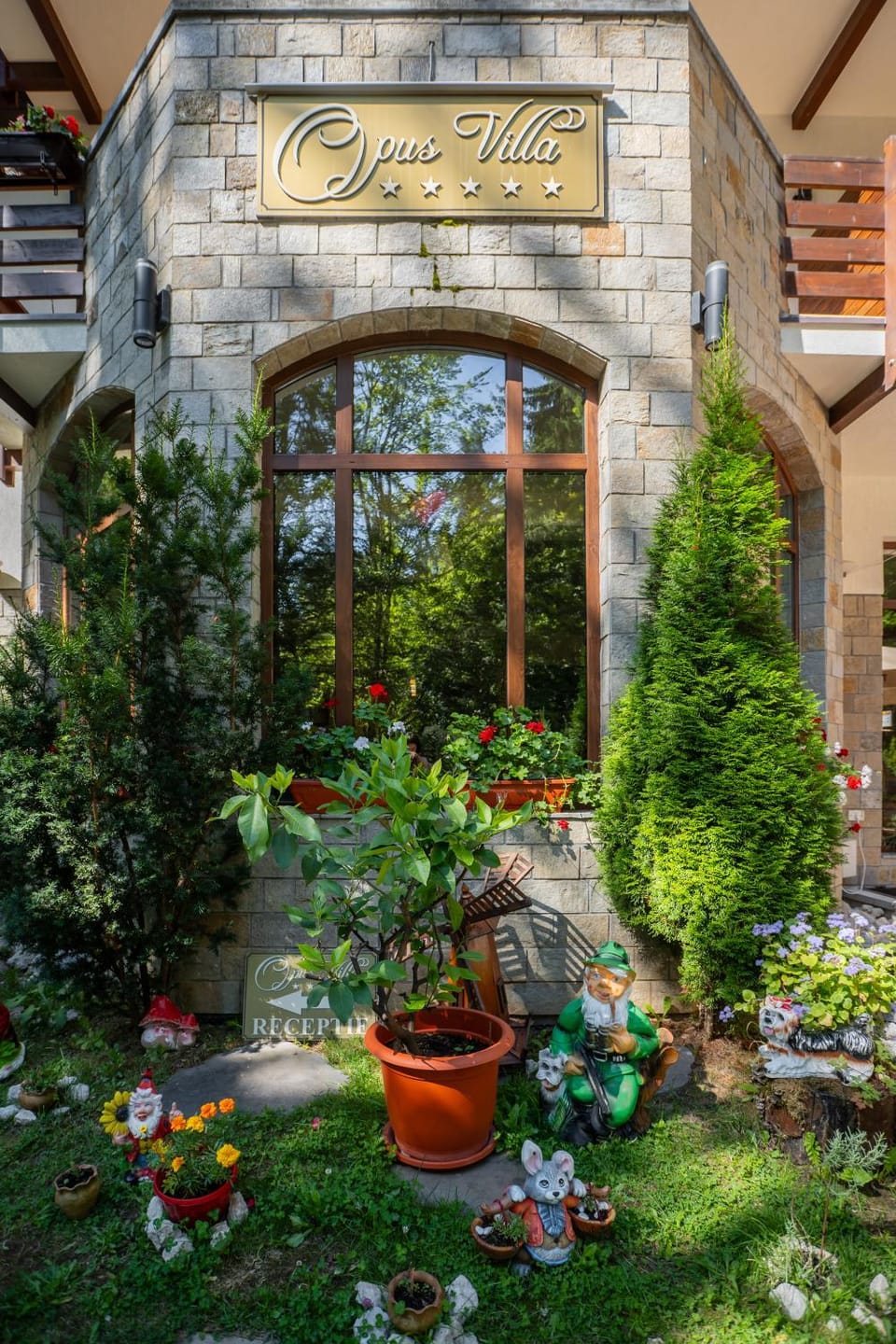 Property building, Spring, Day, Garden