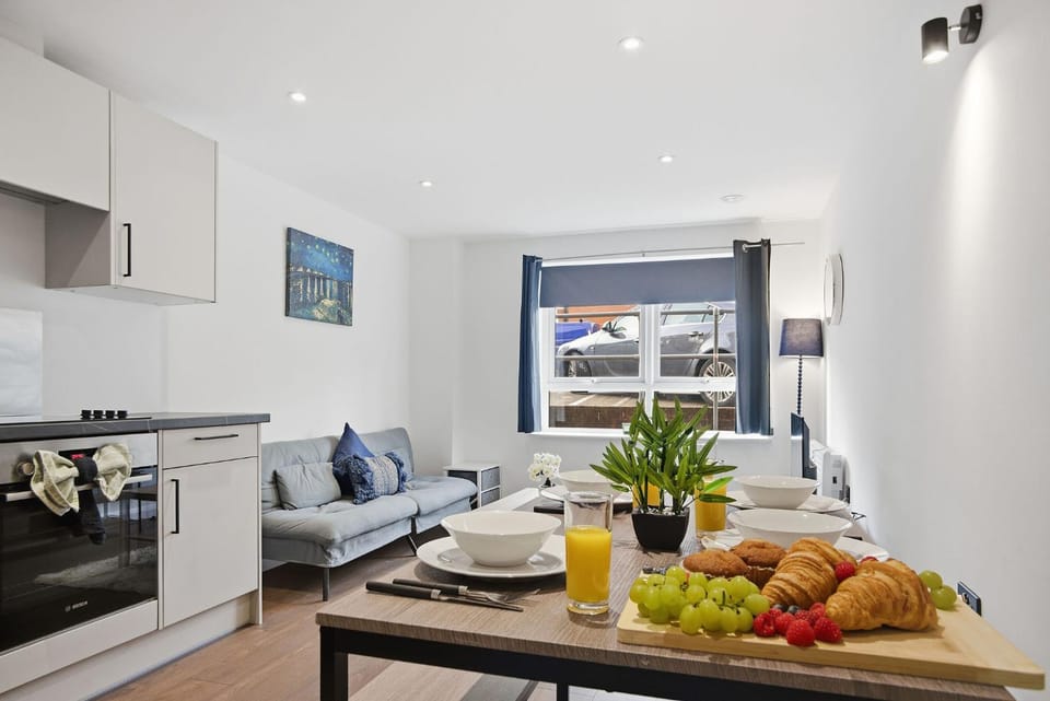 Blue Mill - On The High Street Apartment in Swindon