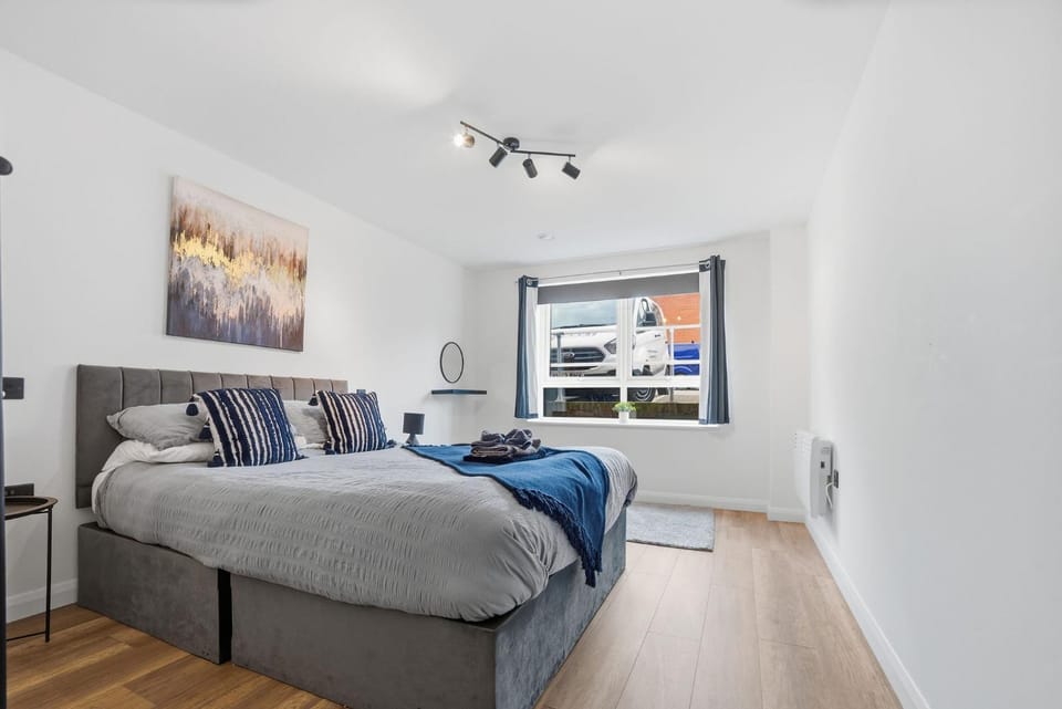 Blue Mill - On The High Street Apartment in Swindon