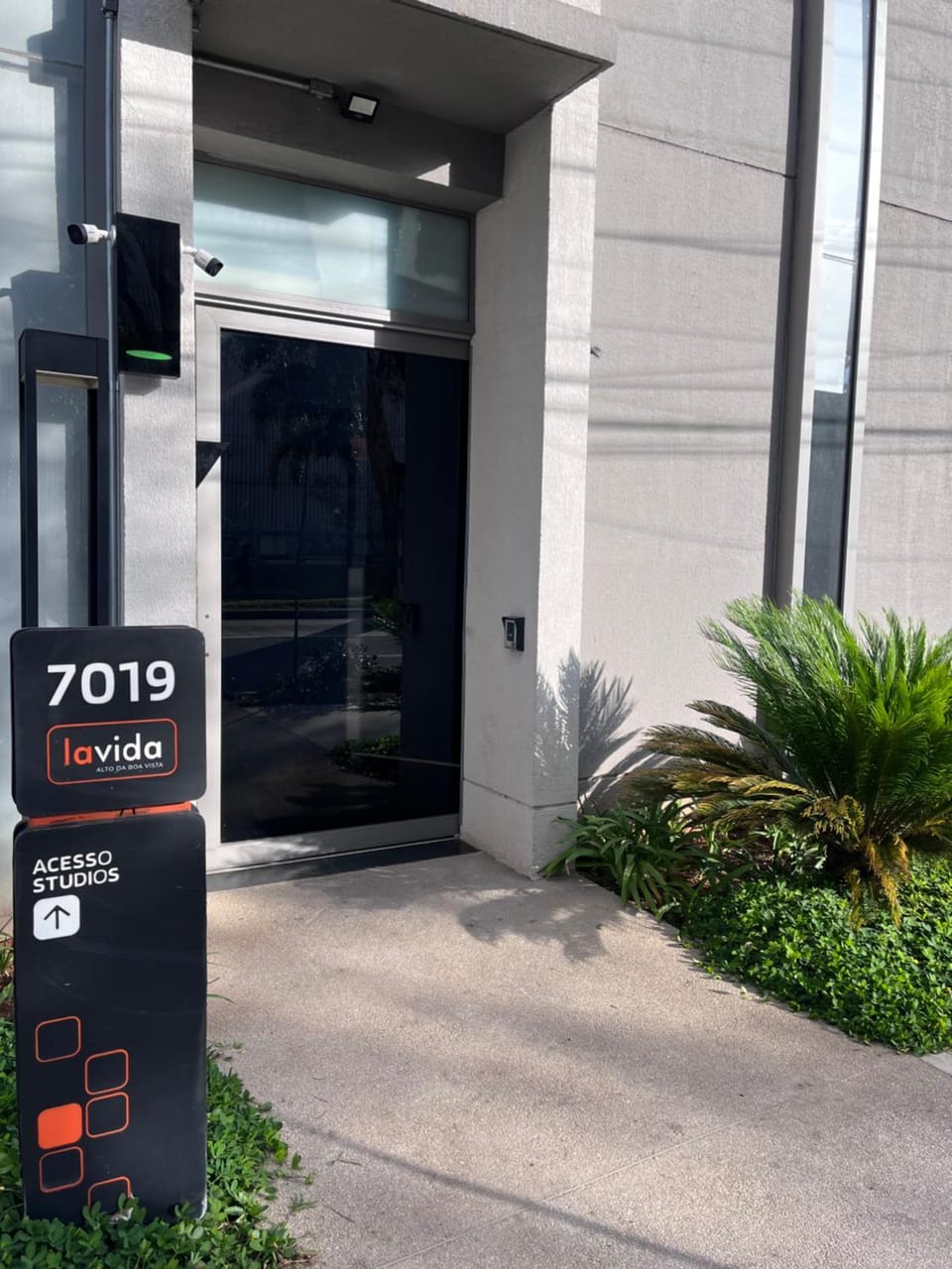 Facade/entrance