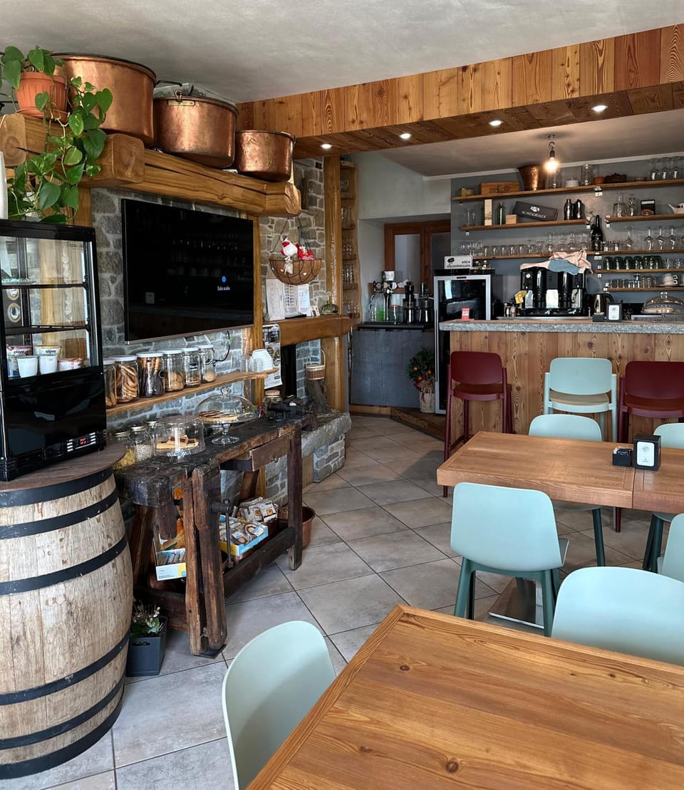 Communal lounge/ TV room, Lounge or bar