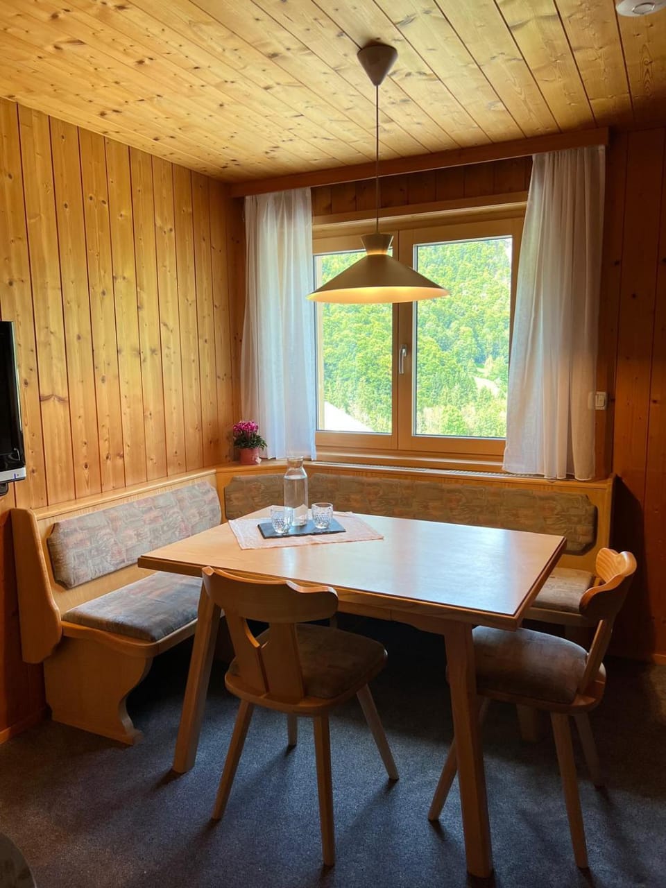 Seating area, Dining area