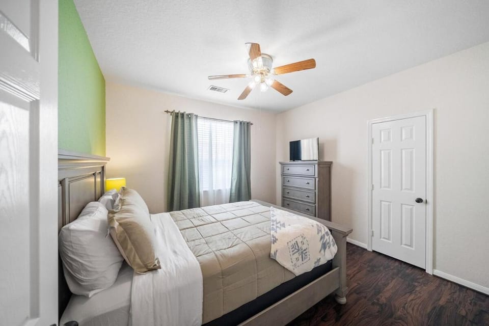 Fabulous Woodlands Home with pool Vacation rental in Conroe