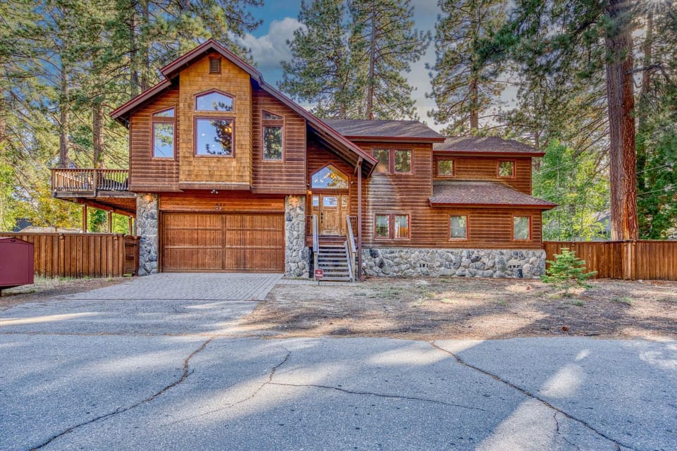 Tahoe Island Retreat Hot Tub & Game Room House in South Lake Tahoe