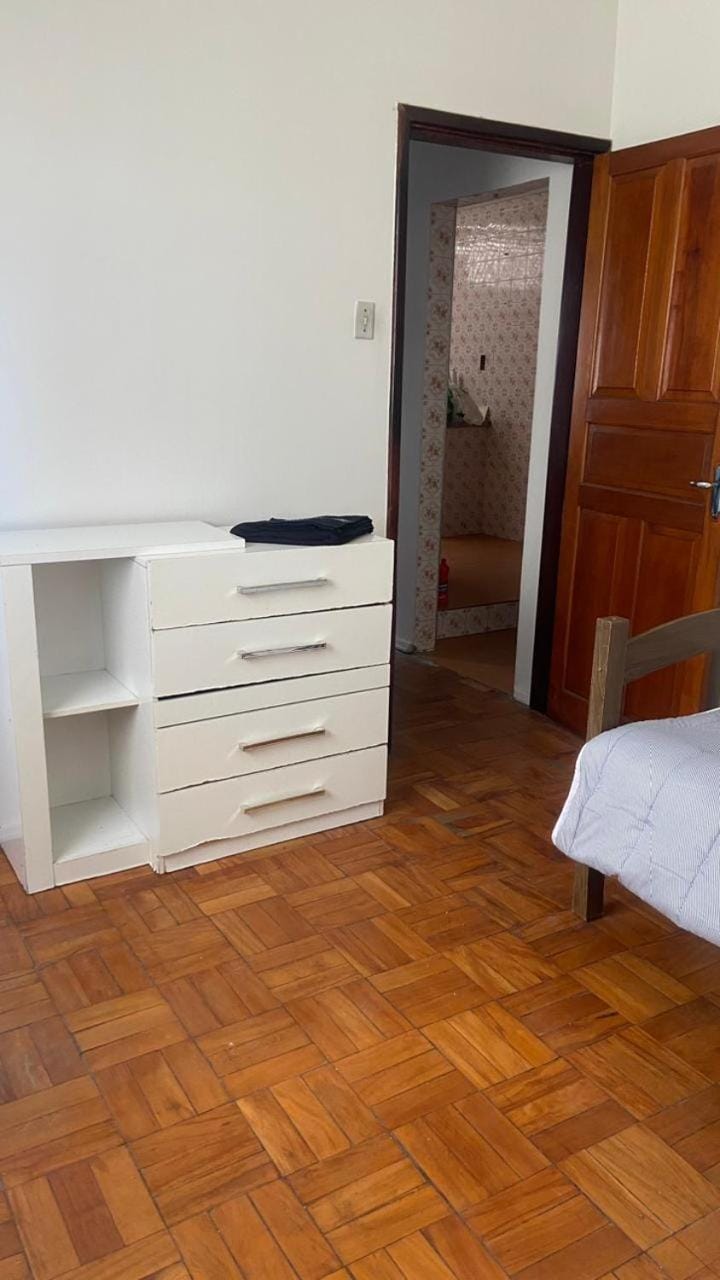 Quarto individual em casa na área nobre de Juiz de Fora Bed and Breakfast in Juiz de Fora