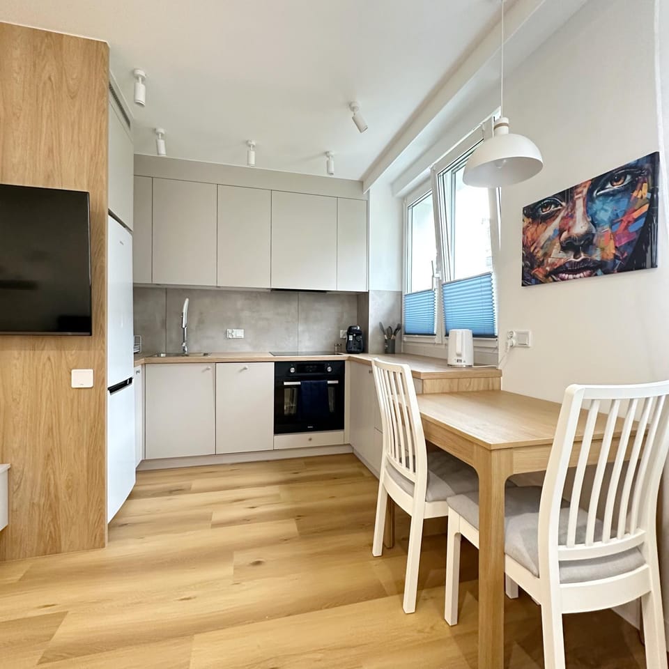 Kitchen or kitchenette, Dining area, dishwasher, oven, stove