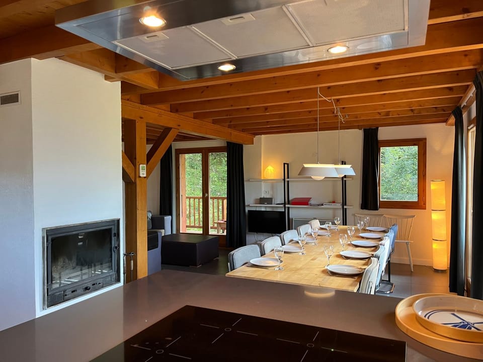 Kitchen or kitchenette, Seating area, Dining area