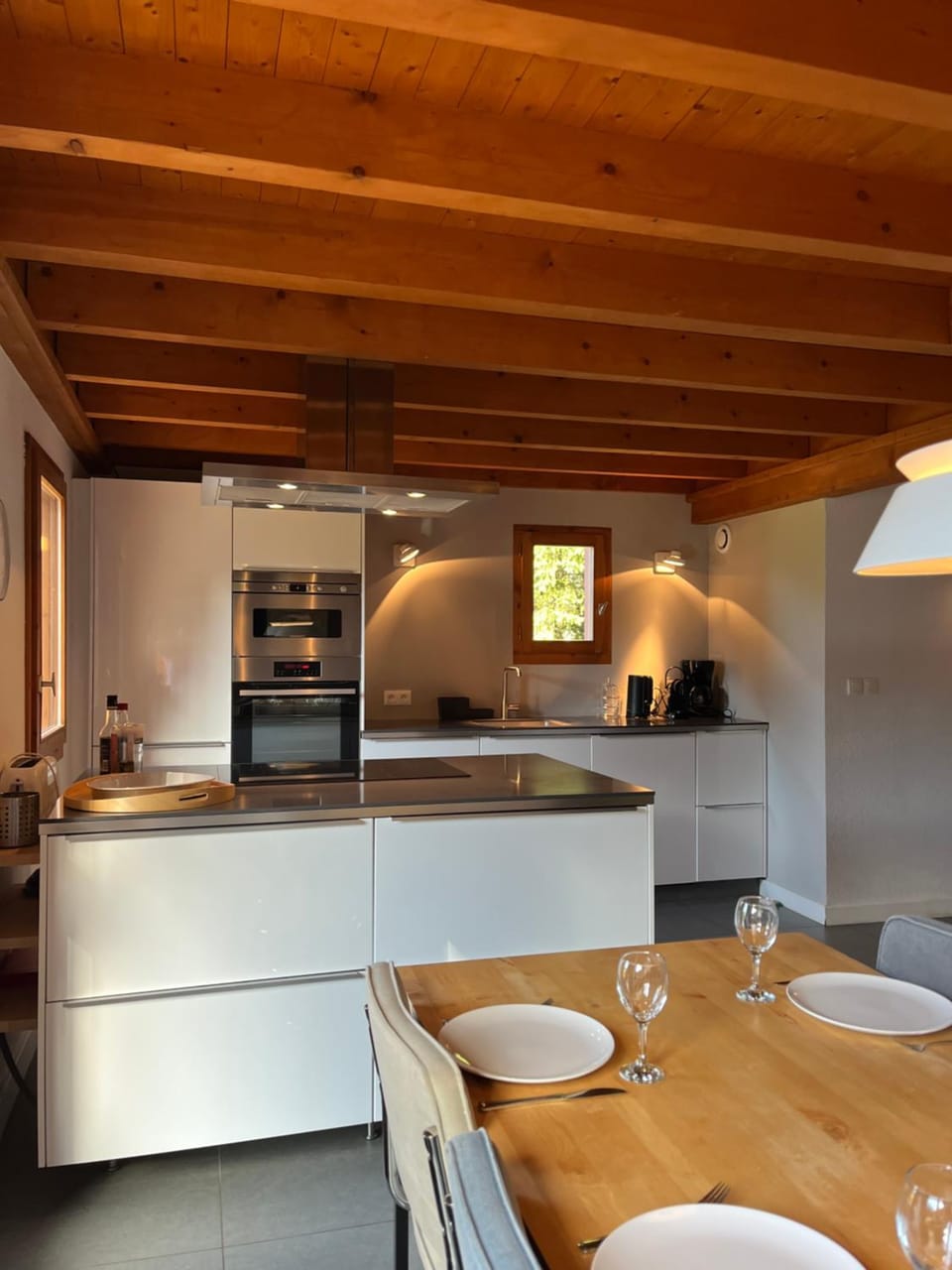 Kitchen or kitchenette, Dining area, stove