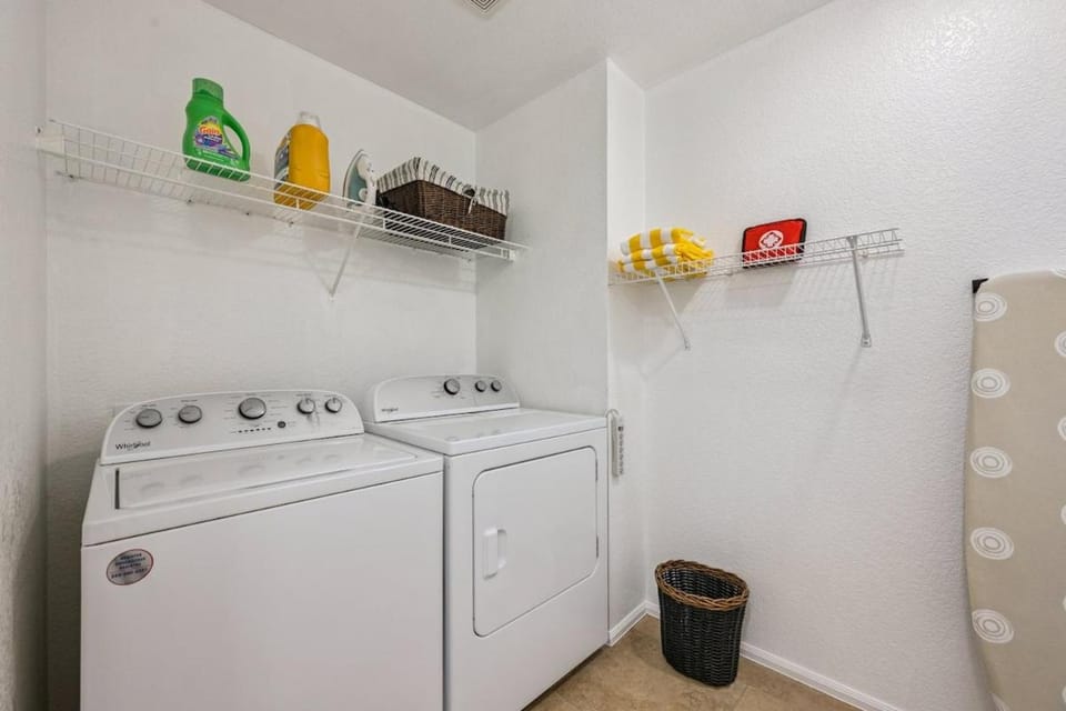 3BR Modern Retreat, Close to DIA & Downtown Denver Apartment in Commerce City