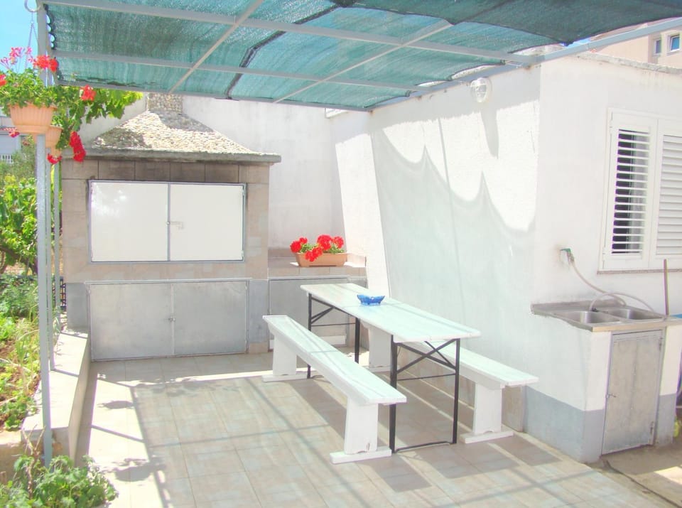 BBQ facilities, Seating area