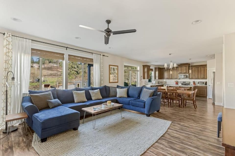 Sunset Grove House in Newberg