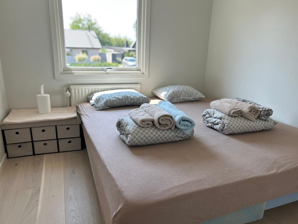 Två sovrum fyra sängar Koppla av med hela familjen i detta fridfulla boende Vacation rental in Kalmar County, Sweden