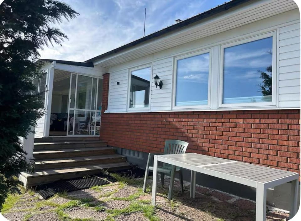 Två sovrum fyra sängar Koppla av med hela familjen i detta fridfulla boende Vacation rental in Kalmar County, Sweden