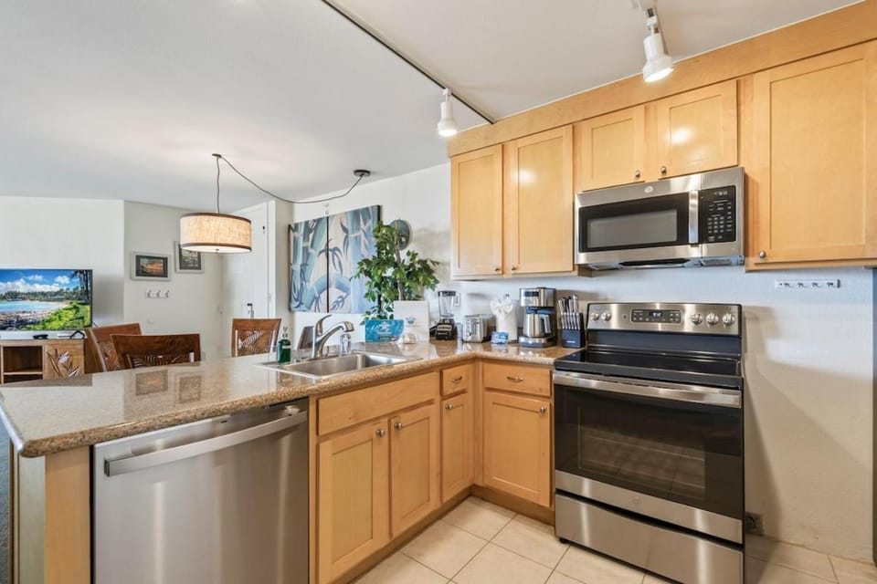 Kaanapali Shores 405- Oceanview 1 bedroom Resort condo, AC, and amenities! Apartment in Kaanapali