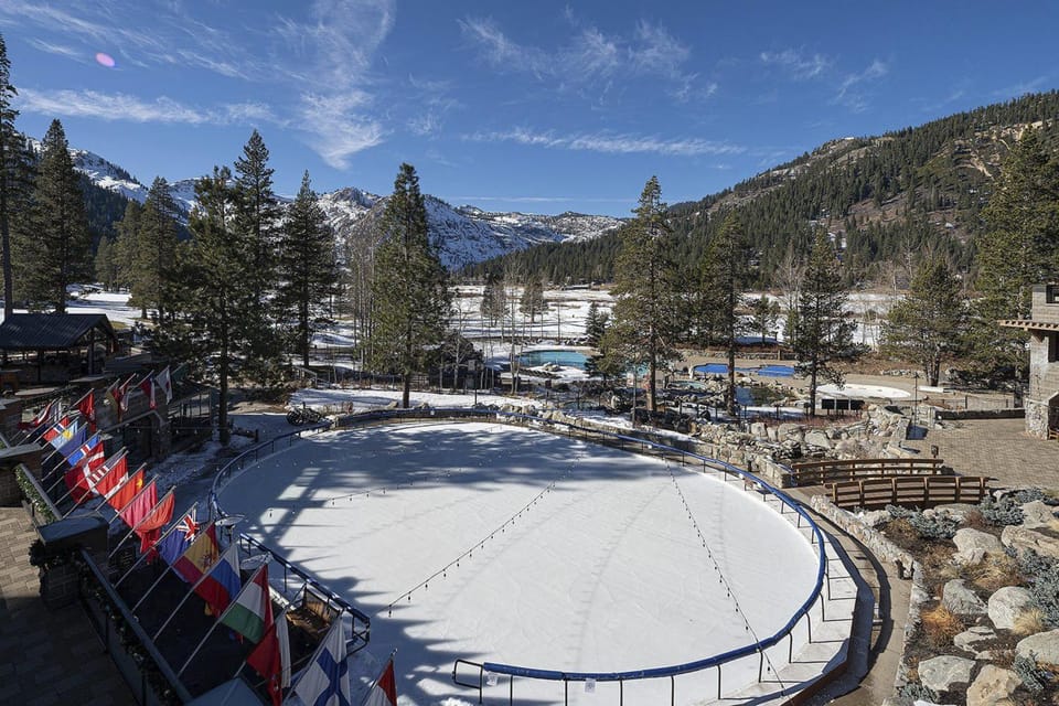 Community Perks! Everline Resort & Spa Retreat House in Palisades Tahoe (Olympic Valley)