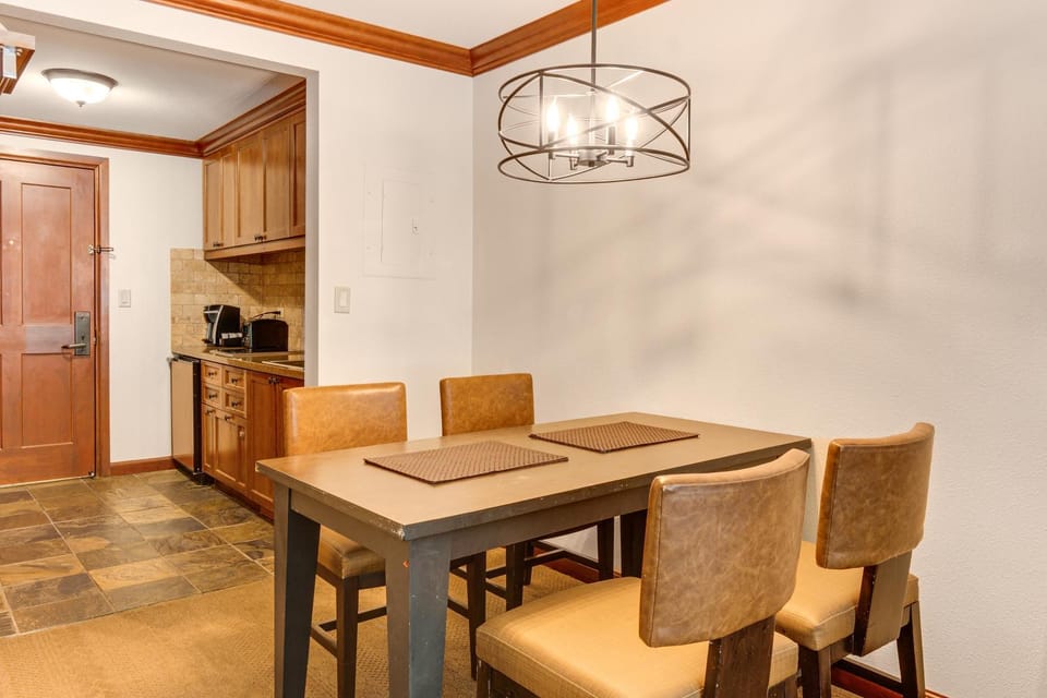 Community Perks! Everline Resort & Spa Retreat House in Palisades Tahoe (Olympic Valley)