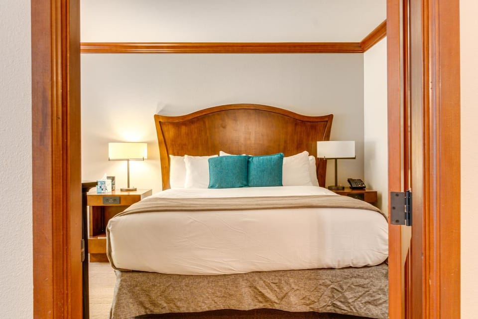 Community Perks! Everline Resort & Spa Retreat House in Palisades Tahoe (Olympic Valley)