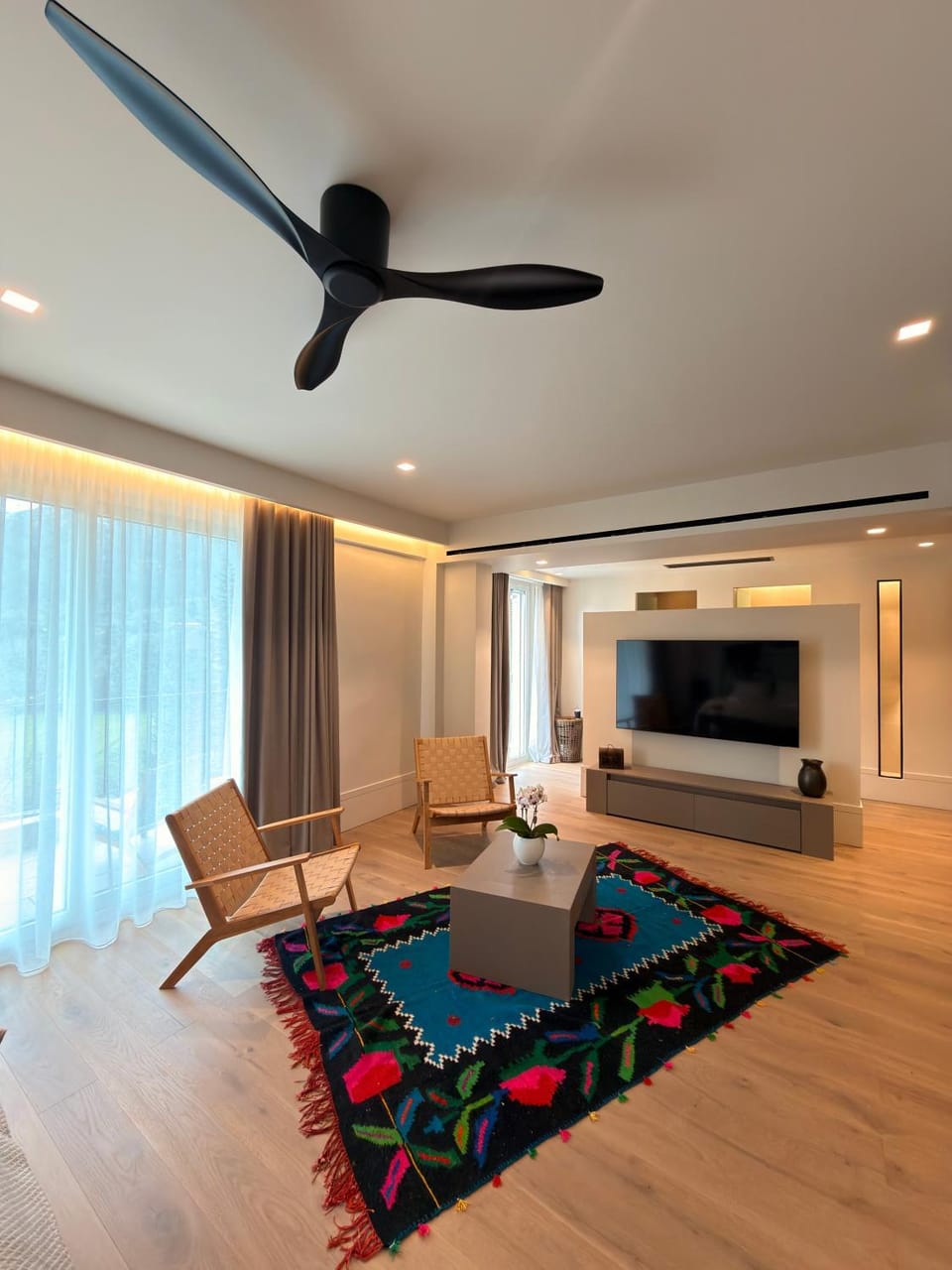 TV and multimedia, Seating area