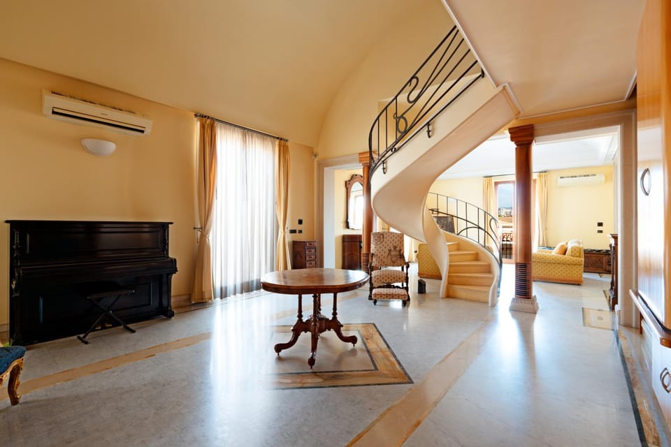 TV and multimedia, Living room, Seating area, air conditioner