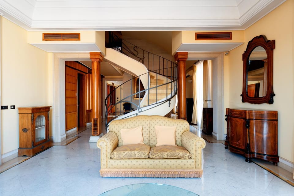 Living room, Seating area