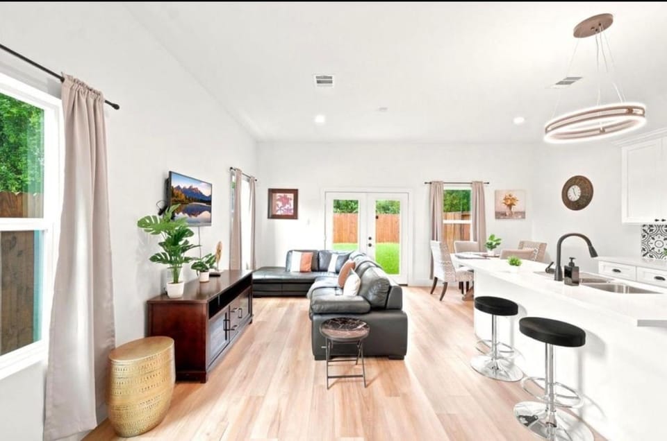 Spacious 4BR Home Near Med Center & NRG House in Harris County