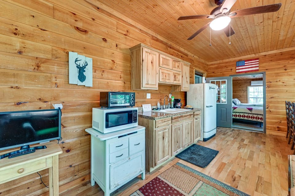 3 Mi to Dale Hollow Lake: Wooded Retreat w/ Decks! House in Tennessee
