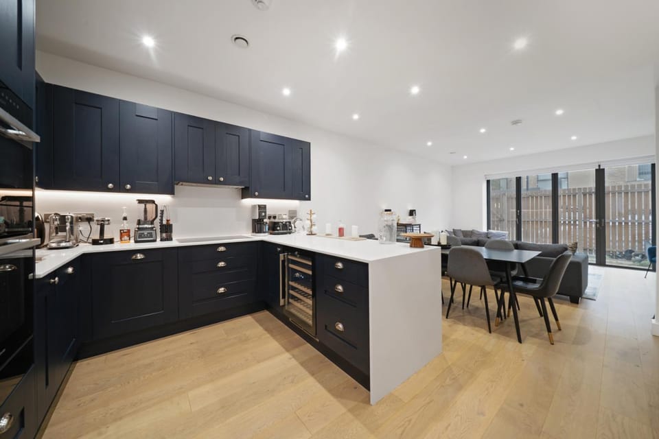 Coffee/tea facilities, Kitchen or kitchenette, Living room, Dining area, Dinner, Dinner, dishwasher, stove, kitchen, kitchen
