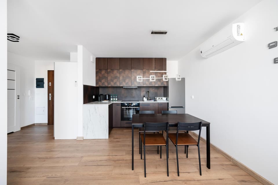 Kitchen or kitchenette, Dining area, oven, stove