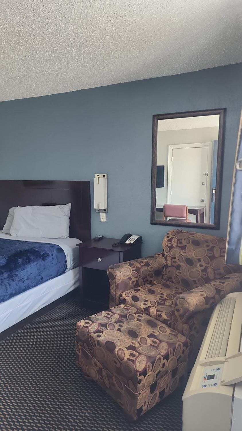 Queen Bed Hotel Room 329 Apartment in Amarillo