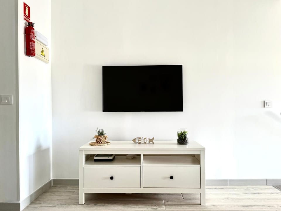 Communal lounge/ TV room, TV and multimedia, Evening entertainment