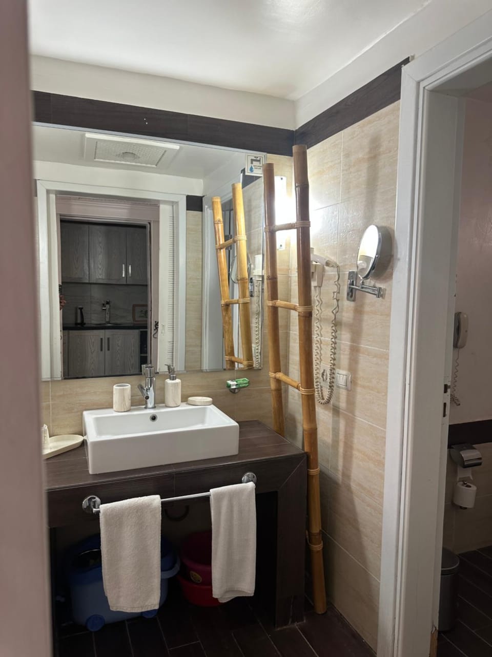 Bathroom, towels