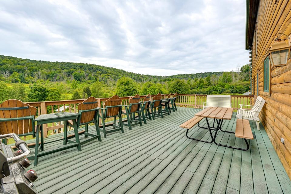 Game Room + Fire Pit: Sprawling Westfield Retreat! House in Pennsylvania
