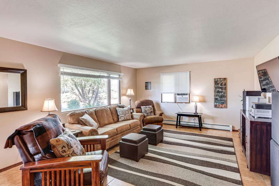 12 Mi to Mesa Verde: Family Gem w/ Mountain Views House in Cortez