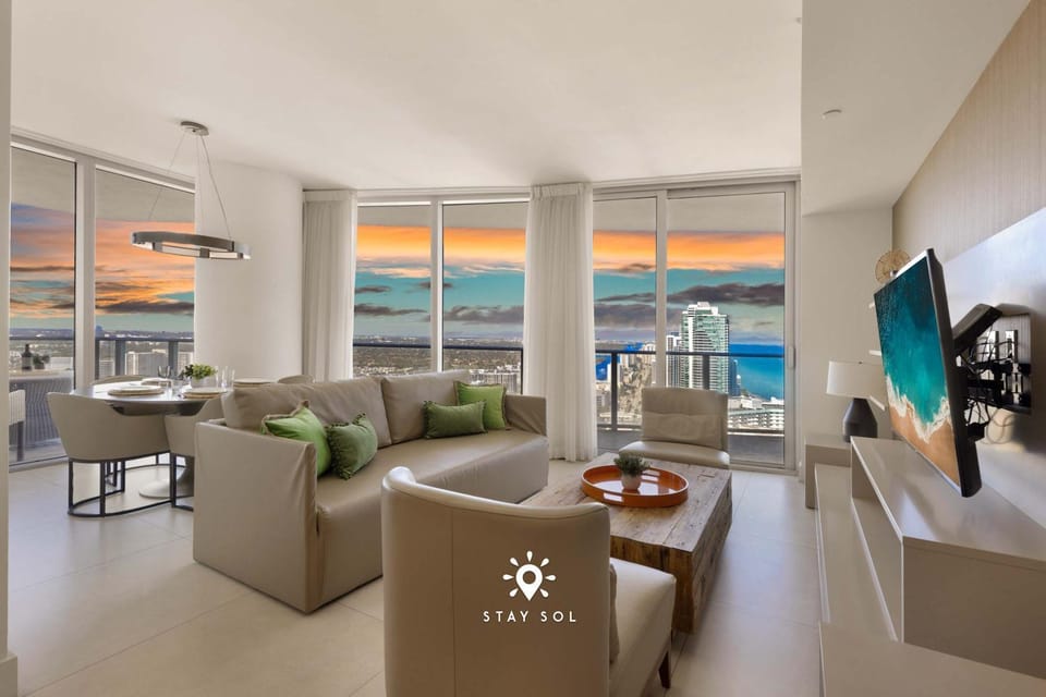 Beautiful 1BR Apartment with Ocean View Balcony Apartment in Hollywood Beach