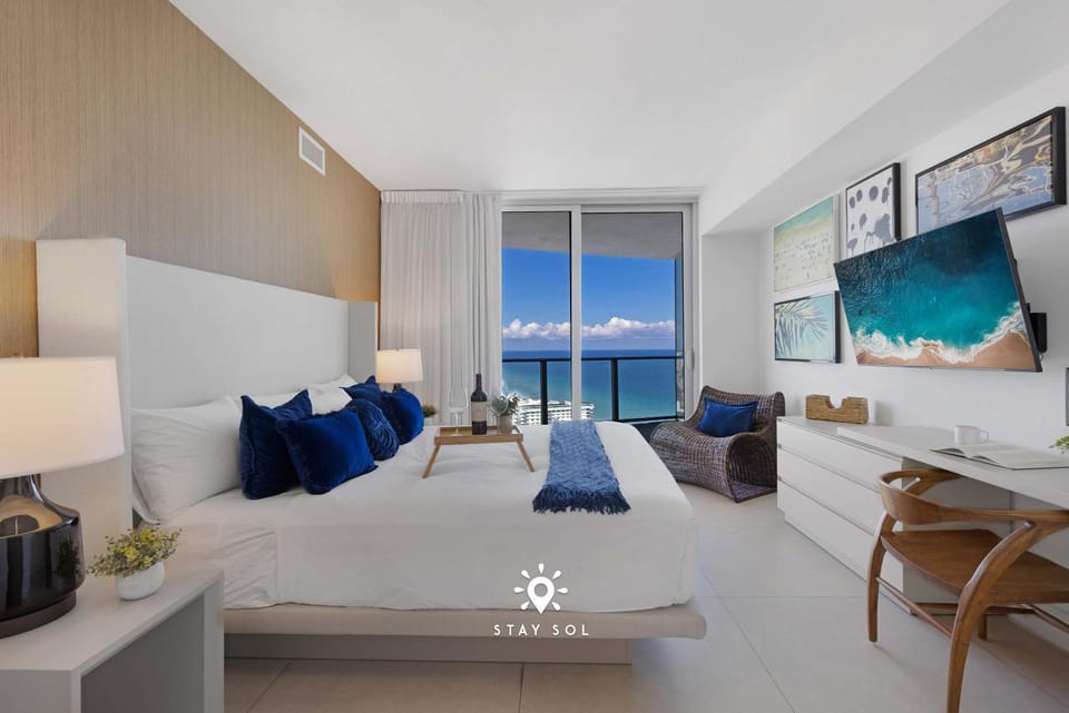 Beautiful 1BR Apartment with Ocean View Balcony Apartment in Hollywood Beach
