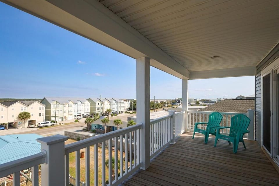 Roof Top Terrace, Elevator, Luxury! Sirens Seaside Apartment in Surf City
