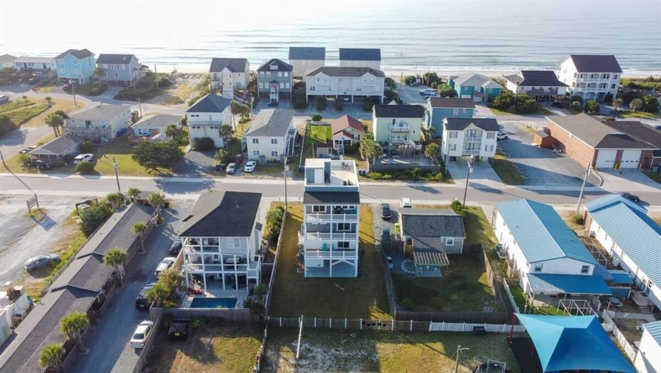 Roof Top Terrace, Elevator, Luxury! Sirens Seaside Apartment in Surf City