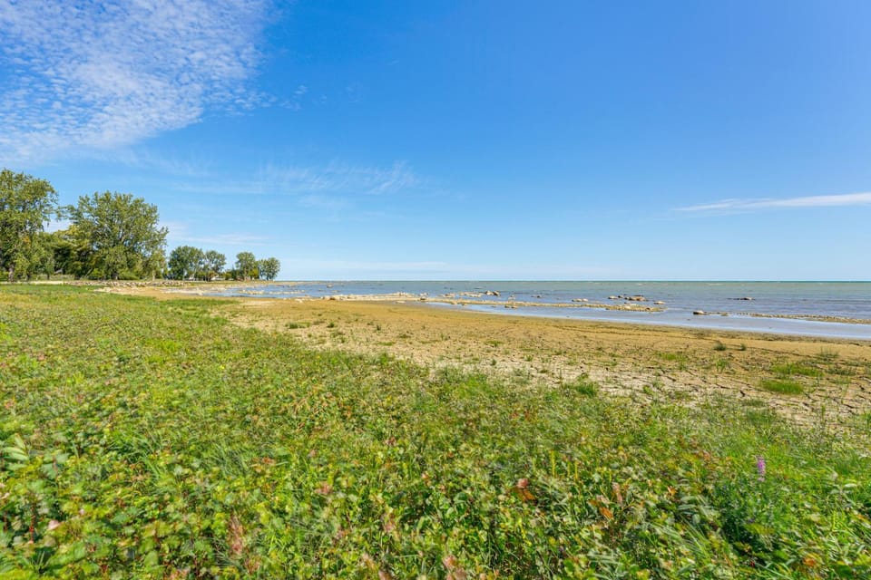 Lake View Home w/ Deck, Yard & Fire Pit! House in Michigan