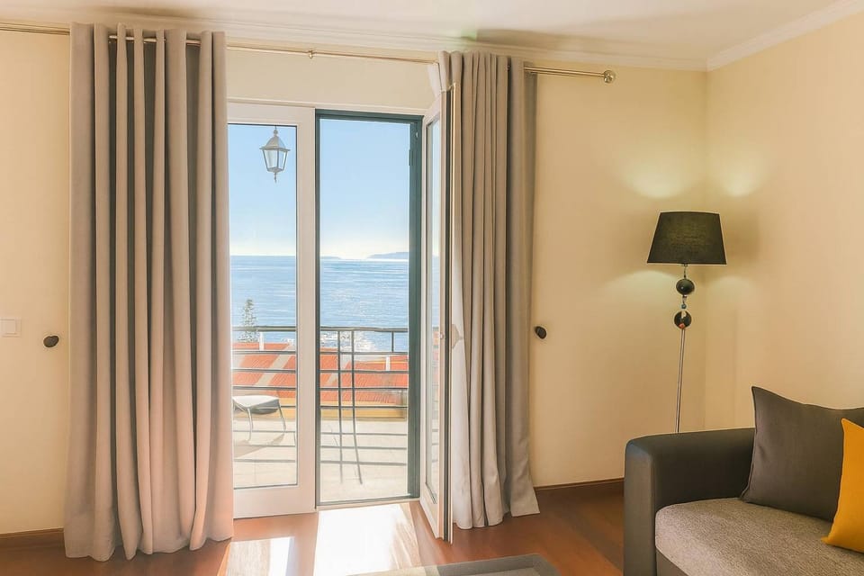 View (from property/room), Balcony/Terrace, Living room, Sea view