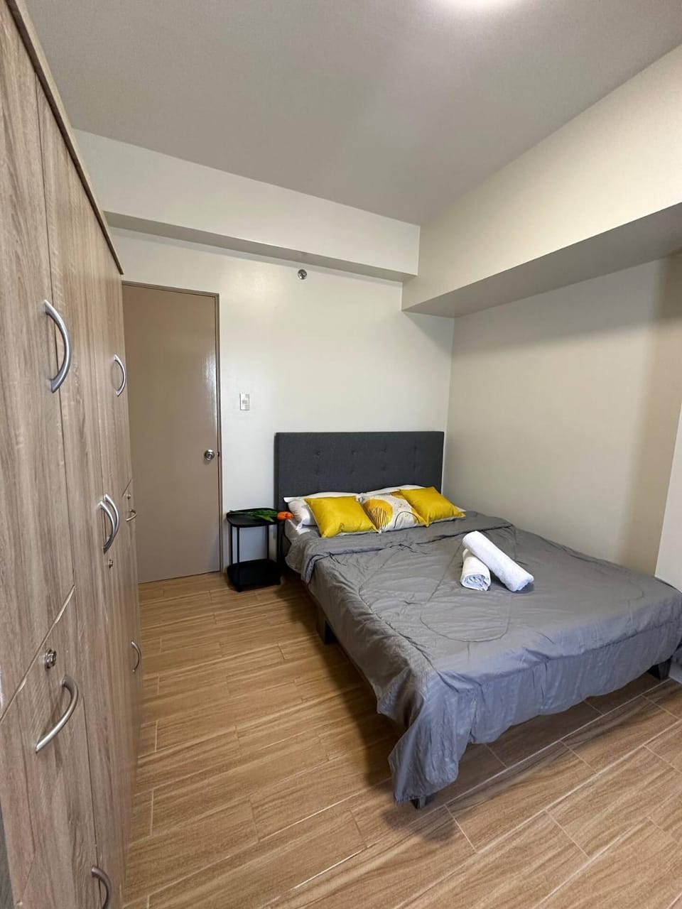 1Bedroom, living room w balcony ADHI staycation Apartment hotel in Santa Rosa