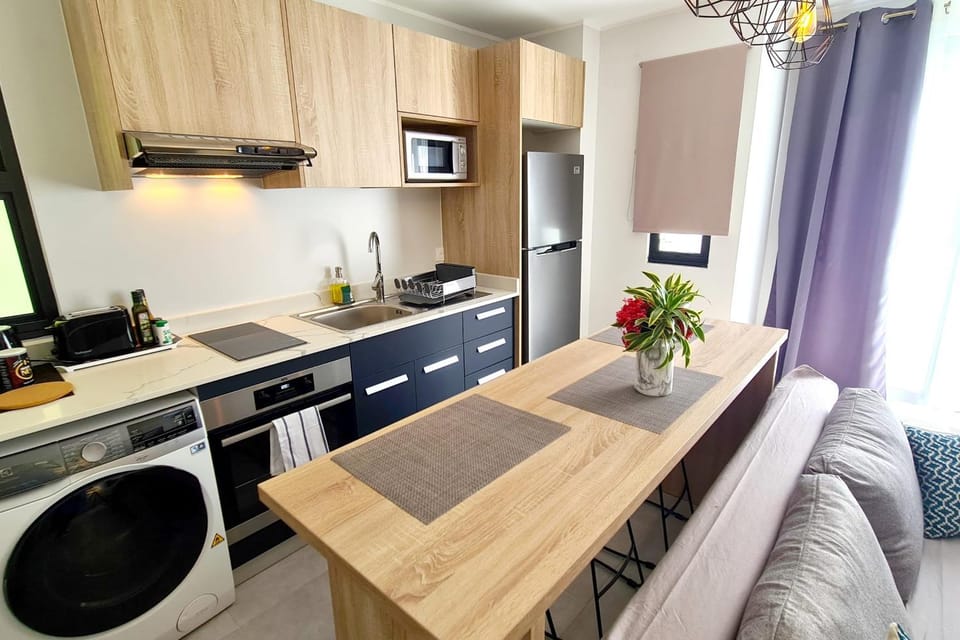 Kitchen or kitchenette, oven, toaster