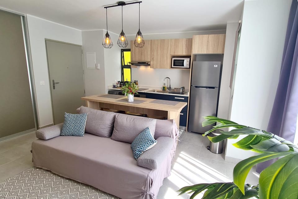 Kitchen or kitchenette, oven