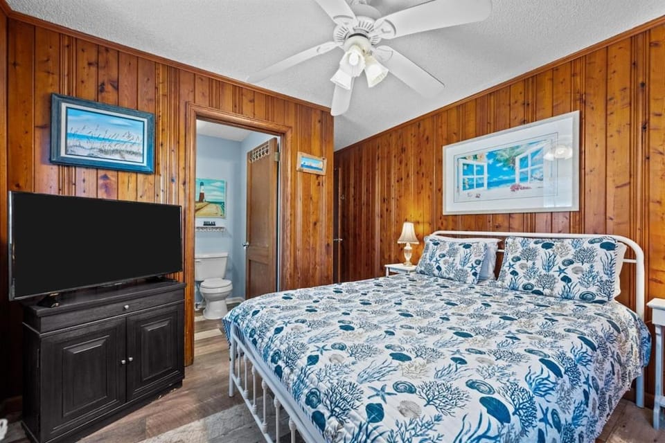 Coastal Haven Cottage- Beach, Shopping, Fun Apartment in Surf City