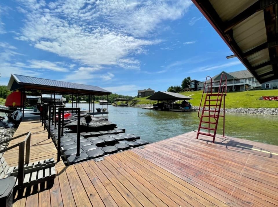 Natural landscape, Activities, TV and multimedia, Balcony/Terrace, Seating area, Canoeing, Lake view