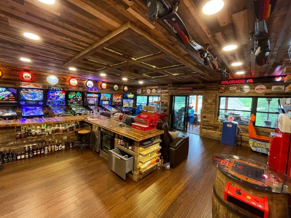 Game Room, Karaoke, TV and multimedia, Entertainment