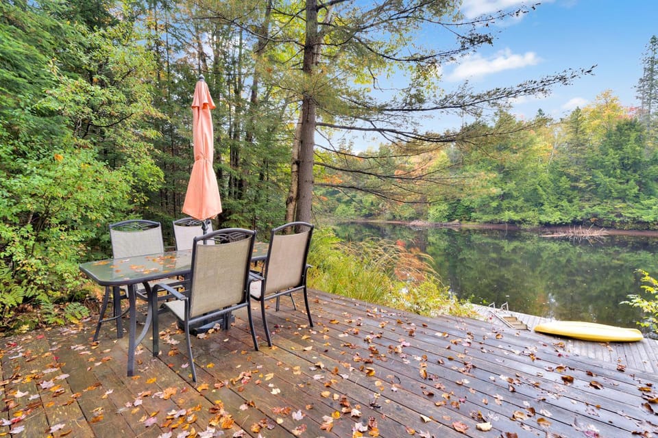 Spring, Day, Natural landscape, Garden, Dining area, Garden view, Lake view, River view