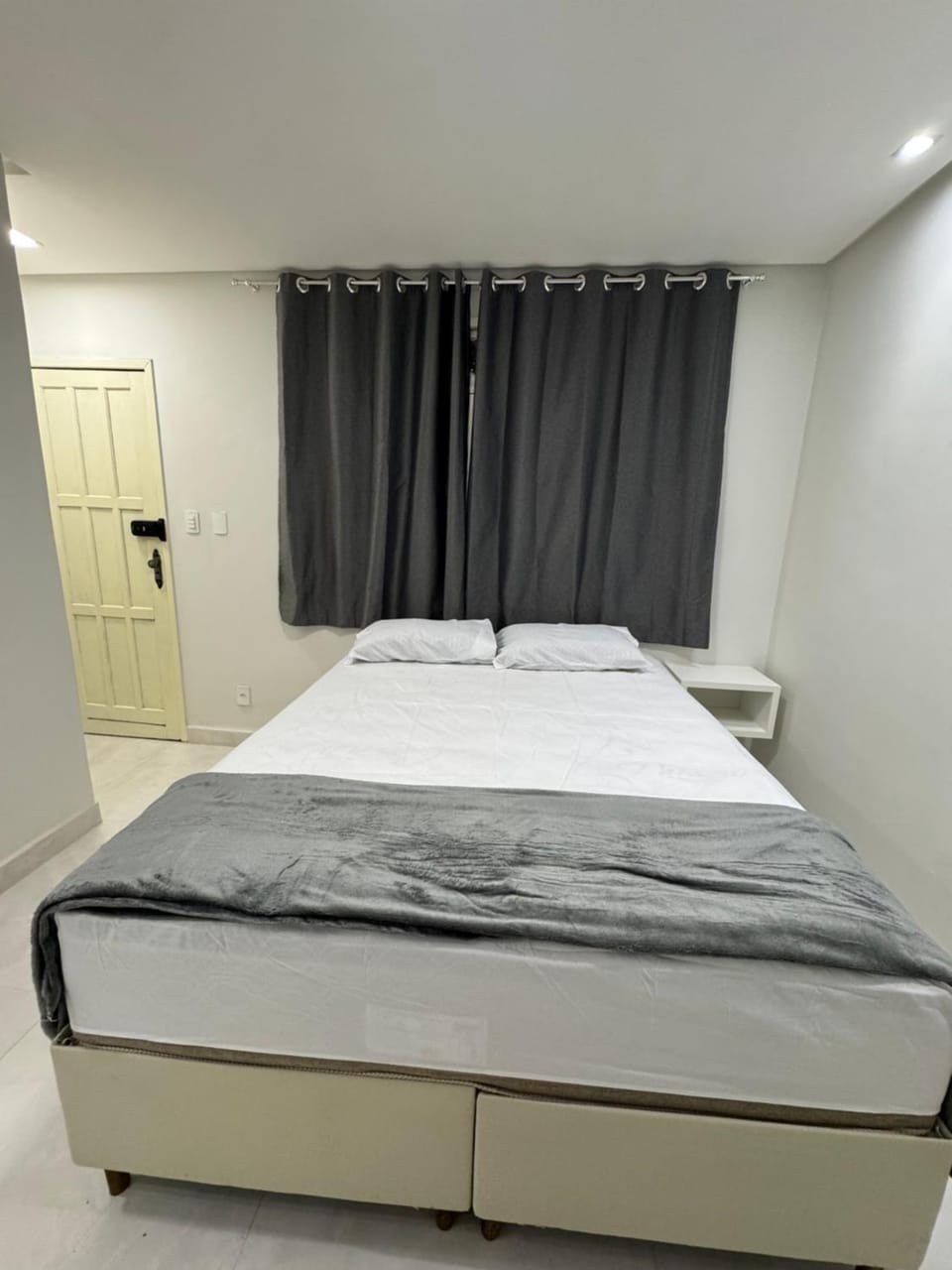 Loft 305A com Ar Condicionado no Bairro Muquiçaba, bem localizado para negócios e fácil acesso para todas as praias e montanhas da cidade - sem vaga de garagem Apartment in Guarapari