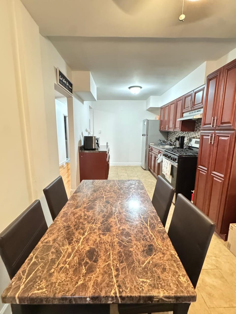 Kitchen or kitchenette, Dining area